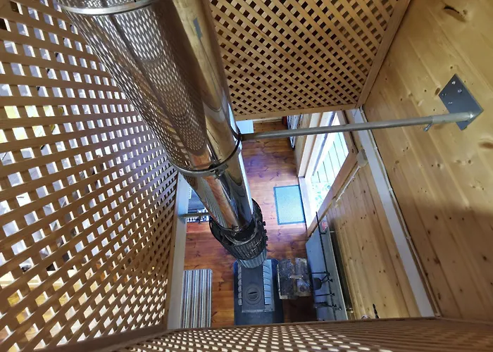 אכסניה Ainja Puhkemaja *